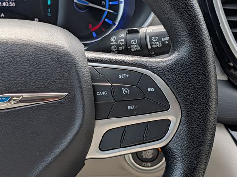 Used 2019 Chrysler Pacifica Touring Plus FWD image 22