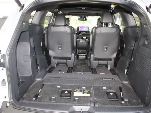 Certified 2025 Toyota Sienna XLE Woodland Edition AWD/4WD image 58