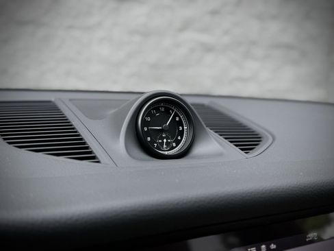 Used 2025 Porsche Macan image 30