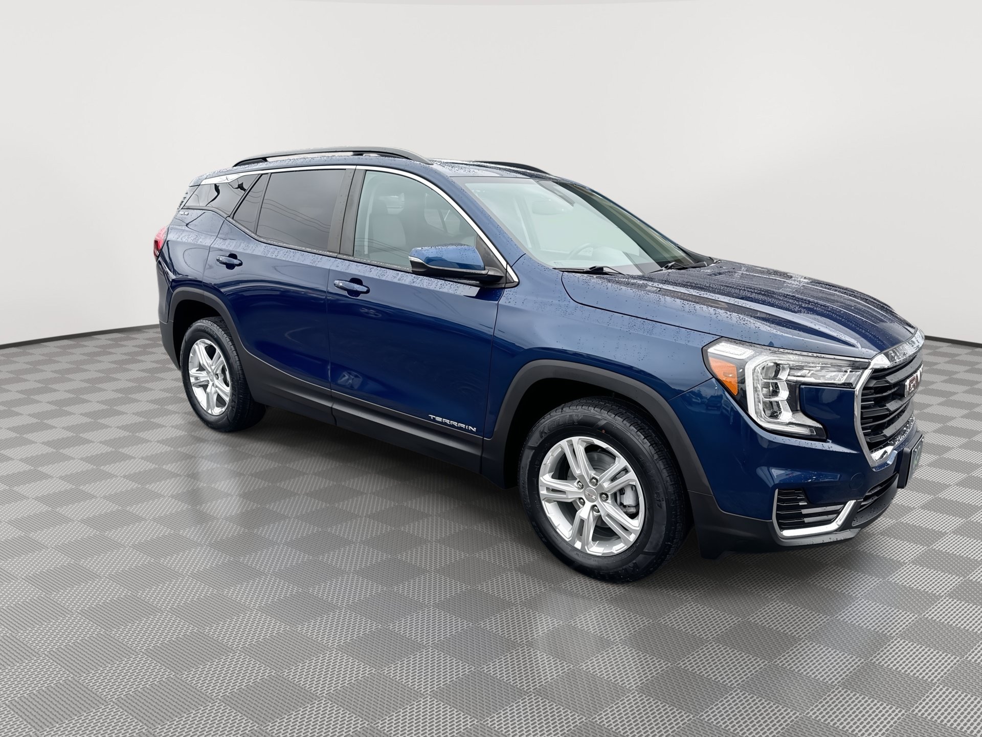 Certified 2022 GMC Terrain SLE w/ Driver Convenience Package AWD/4WD image 2
