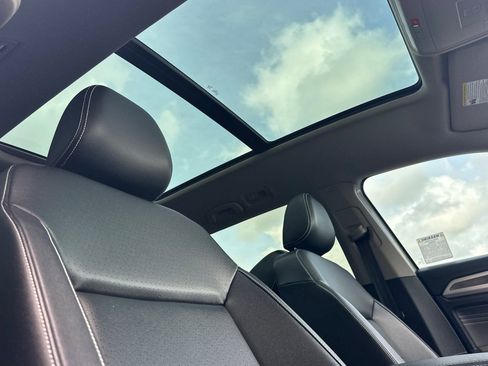Used 2023 Volkswagen Atlas SE w/ Panoramic Sunroof Package FWD image 18