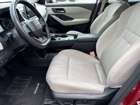 Used 2025 Nissan Rogue SV FWD image 9