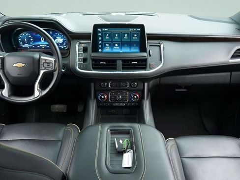 Used 2024 Chevrolet Suburban Premier image 65