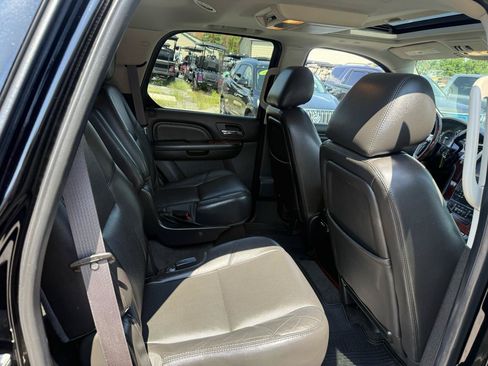 Used 2013 Cadillac Escalade Luxury AWD/4WD image 20
