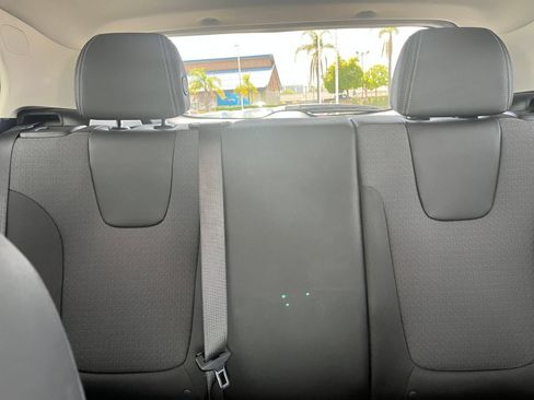 Used 2025 Buick Encore GX Preferred AWD/4WD image 39