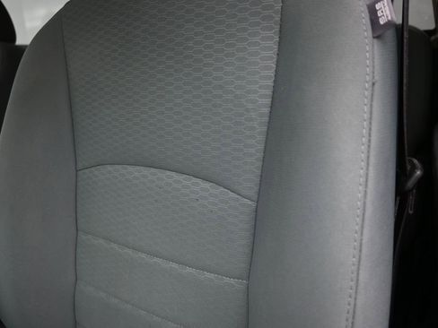 Used 2017 RAM 1500 Express RWD image 13