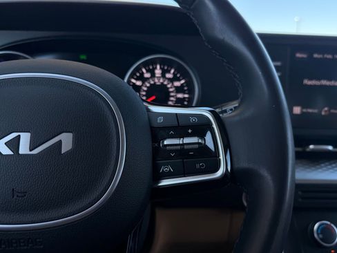 Used 2024 Kia Carnival LX image 35