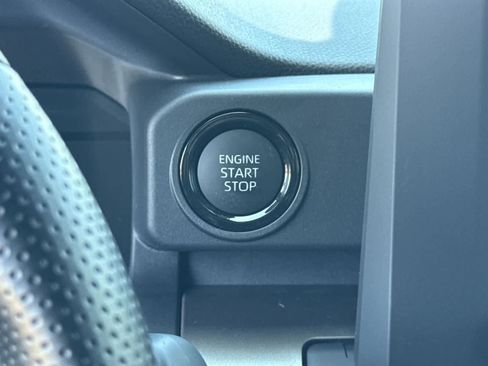 Used 2025 Toyota Tacoma SR5 AWD/4WD image 25