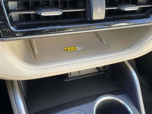 Used 2023 Toyota Highlander XLE image 33