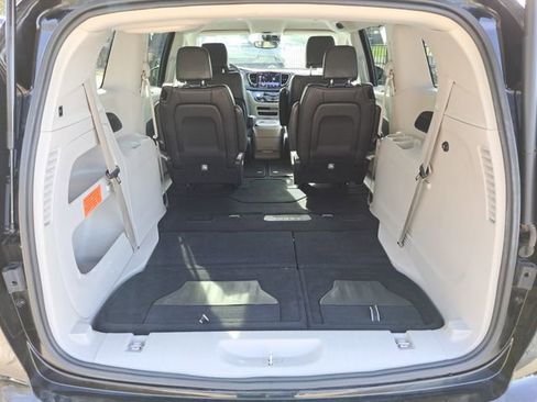 Used 2024 Chrysler Pacifica Touring-L image 25