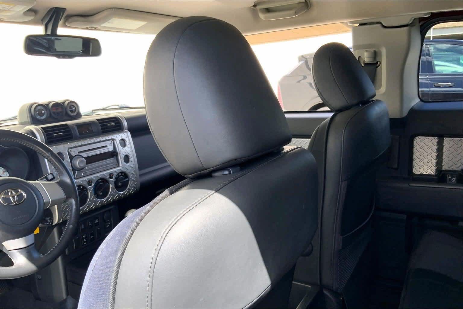 Used 2010 Toyota FJ Cruiser 4WD w/ Upgrade Pkg 2 image 12