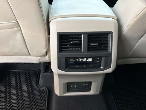 Used 2023 Volkswagen Atlas SEL AWD/4WD image 14