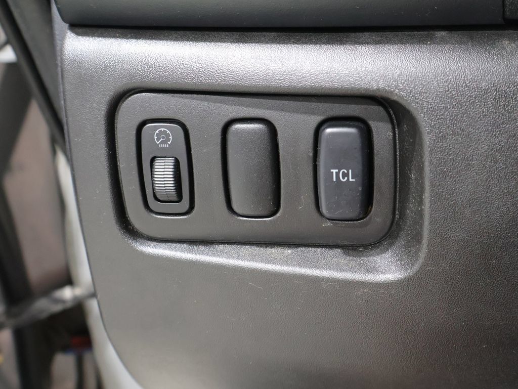 Used 2008 Mitsubishi Endeavor LS AWD/4WD image 29