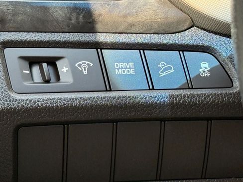 Used 2017 Hyundai Santa Fe Sport FWD image 19