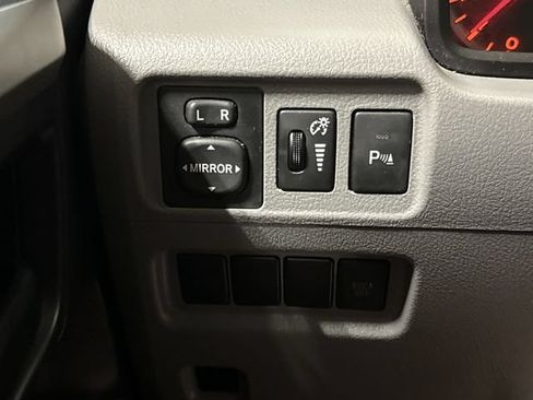 Used 2010 Toyota 4Runner SR5 AWD/4WD image 18