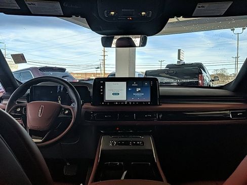 Certified 2025 Lincoln Aviator Reserve w/ Illumination Package image 13