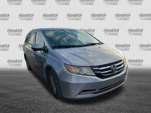Used 2017 Honda Odyssey SE image 2