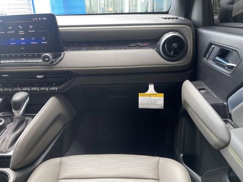 Used 2025 Chevrolet Colorado ZR2 w/ Technology Package image 37