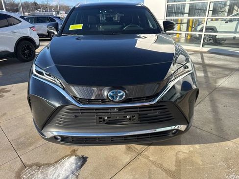 Used 2023 Toyota Venza Limited image 2