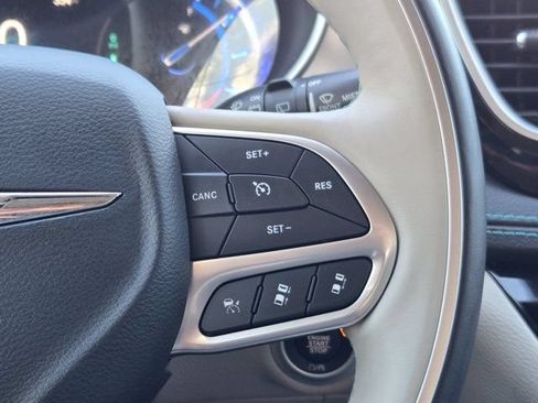 Used 2020 Chrysler Pacifica Limited w/ Advanced Safetytec Group FWD image 29