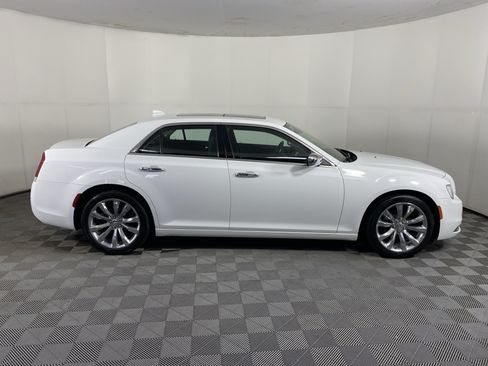 Used 2019 Chrysler 300 Limited RWD image 8