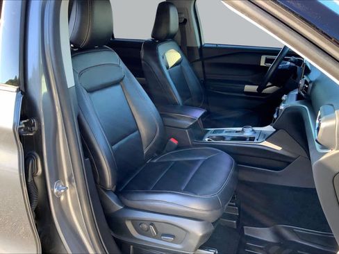Used 2021 Ford Explorer XLT w/ Equipment Group 202A RWD image 9