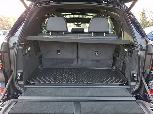 Used 2025 BMW X7 M60i w/ Climate Comfort Package image 28