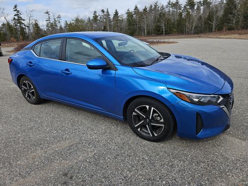 Used 2024 Nissan Sentra SV image 3