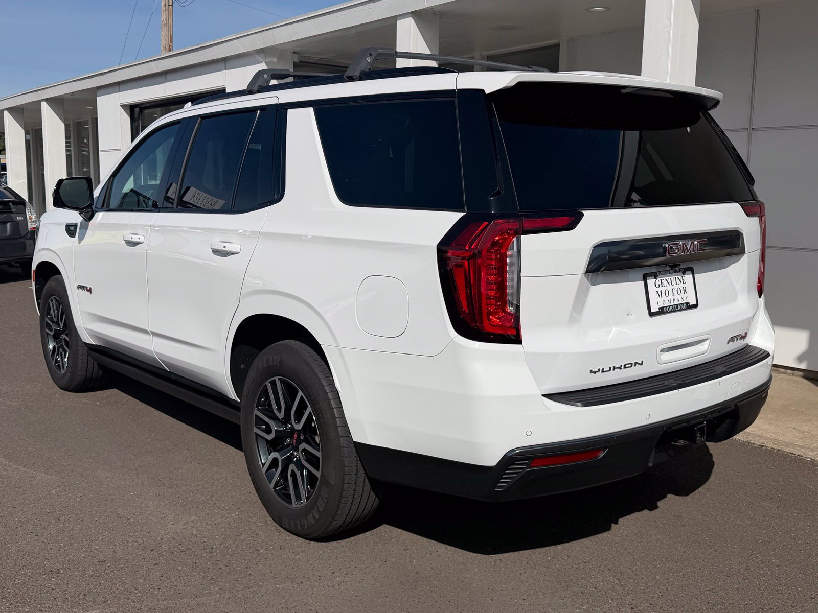 Used 2021 GMC Yukon AT4 w/ AT4 Premium Plus Package AWD/4WD image 3