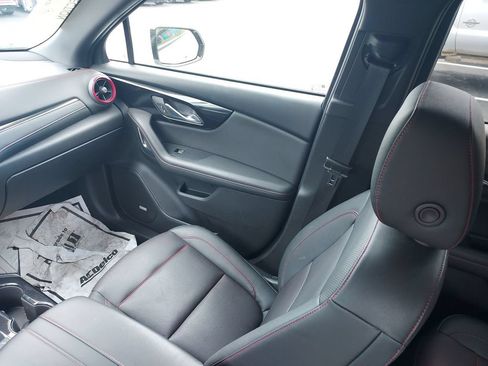 Used 2023 Chevrolet Blazer RS w/ Enhanced Convenience Package FWD image 11