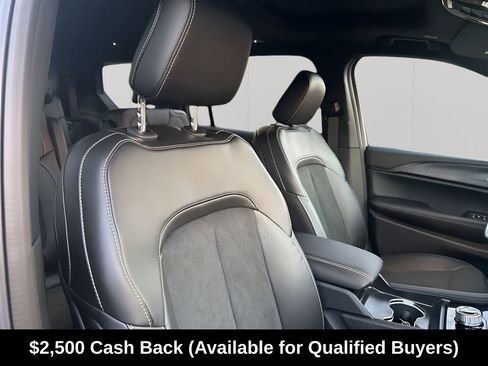 New 2025 Jeep Grand Cherokee L Altitude RWD image 17