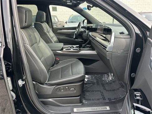 Used 2025 Cadillac Escalade ESV Premium Luxury image 28
