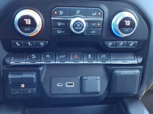 Used 2021 GMC Sierra 1500 SLT w/ SLT Premium Package AWD/4WD image 13