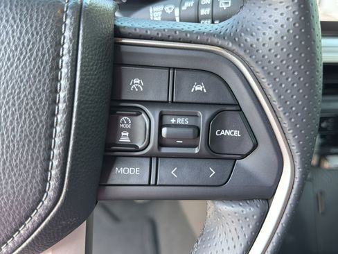 Used 2025 Toyota 4Runner TRD Off-Road Premium AWD/4WD image 26