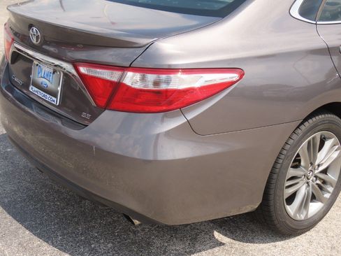 Used 2016 Toyota Camry SE FWD image 12