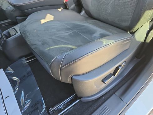 Used 2023 Nissan Ariya FWD image 34