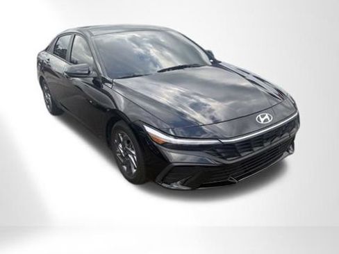 Used 2024 Hyundai Elantra SEL FWD image 1