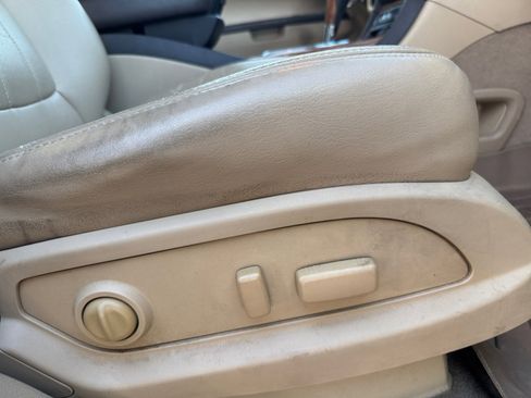 Used 2011 Buick Enclave CXL image 32