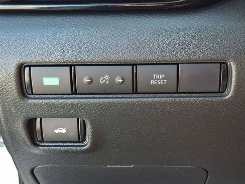 Used 2023 Nissan Sentra SV FWD image 22