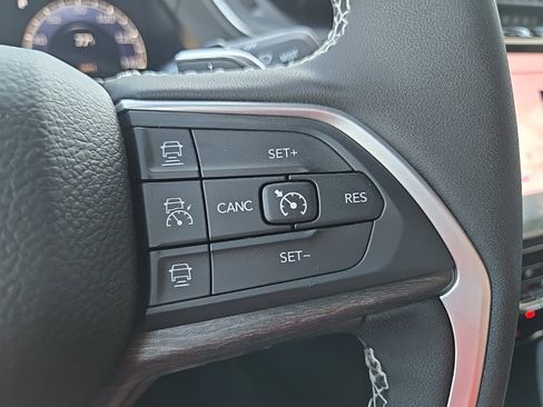 New 2025 Jeep Grand Cherokee Limited w/ Luxury Tech Group II image 38