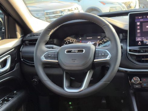 Used 2026 Jeep Compass Latitude AWD/4WD image 23