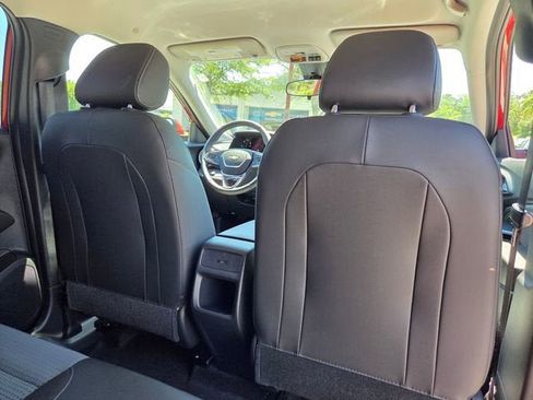 Used 2024 Chevrolet Trax LT w/ Driver Confidence Package FWD image 16