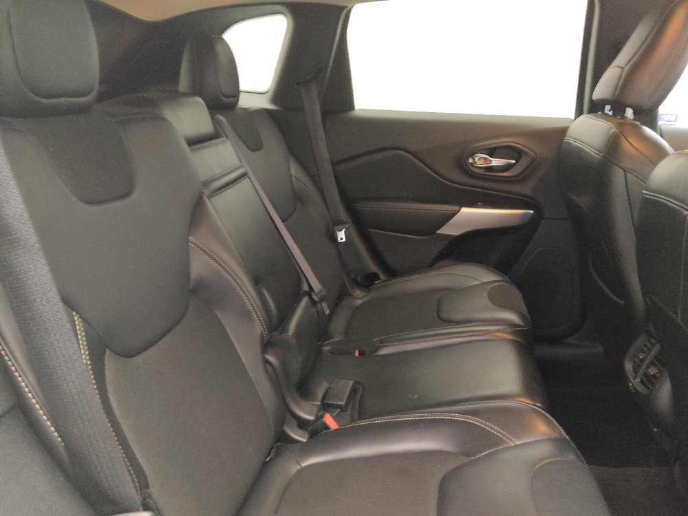 Used 2018 Jeep Cherokee Latitude Plus FWD image 19