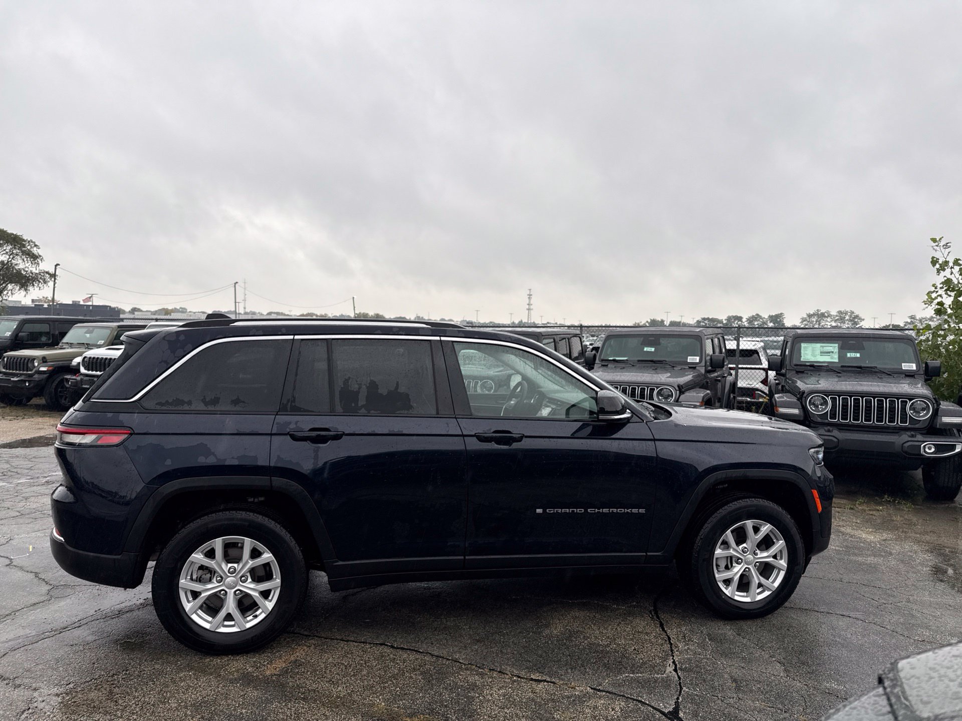 Used 2023 Jeep Grand Cherokee Limited AWD/4WD image 5