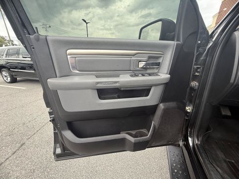 Used 2018 RAM 1500 Classic SLT AWD/4WD image 16