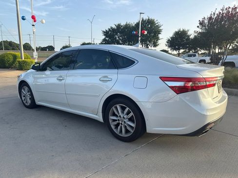 Used 2014 Toyota Avalon Limited w/ Technology Package FWD image 4