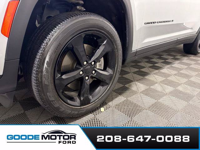 Used 2023 Jeep Grand Cherokee L Laredo AWD/4WD image 26