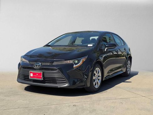 Certified 2025 Toyota Corolla LE FWD image 7