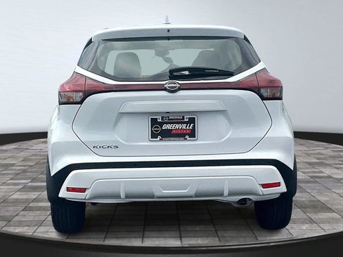 New 2025 Nissan Kicks Play S image 4