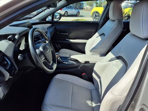 Used 2020 Lexus UX 200 image 14